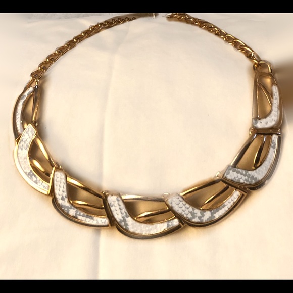Gold and snakeskin statement necklace - Picture 2 of 3